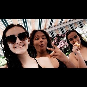 Meet your Posher, Neive